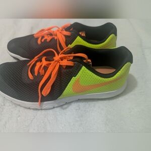 Nike Sneakers - 6 Black, Orange, and Green
